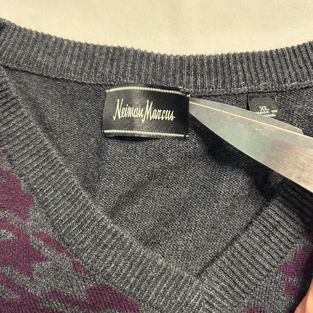 Neiman Marcus Sweater Men’s XL Gray Maroon Houndstooth Merino Wool Blend Grandpa - Picture 8 of 8